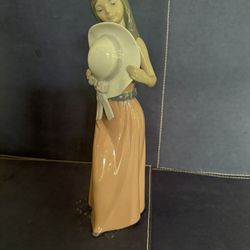 Lladro - Girl With Hat 