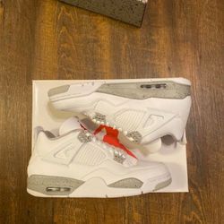 WHITE OREO JORDAN 4'S! Size 8.5