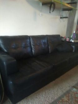 2 couches and an ottoman