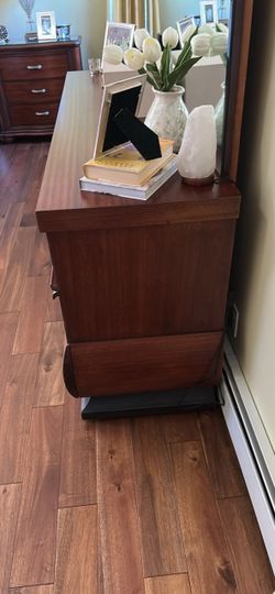 Mid century style purchased in the 1950’s. Be