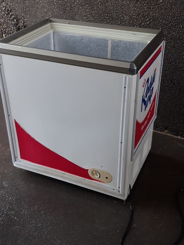 Deep freezer. Works perfectly needs freon refill for Sale in Grand Prairie, TX OfferUp