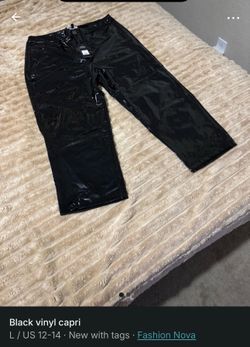 Black capri pants