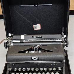 Vintage "ROYAL QUIET DELUXE" Typewriters 