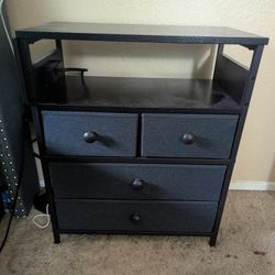 Side Dresser 