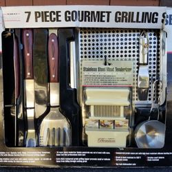 New 7 Piece Gourmet Grilling Set