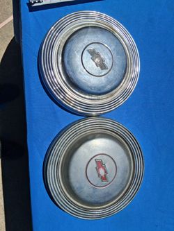 Pre-owned 1960s Chevrolet Dog Dish Center Cap.