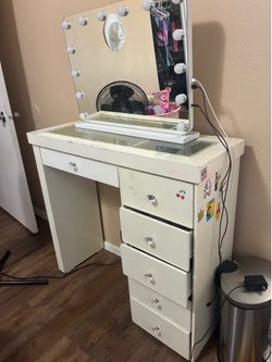 Vanity desk