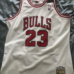 Authentic Micheal Jordan Bulls Jersey Size XL