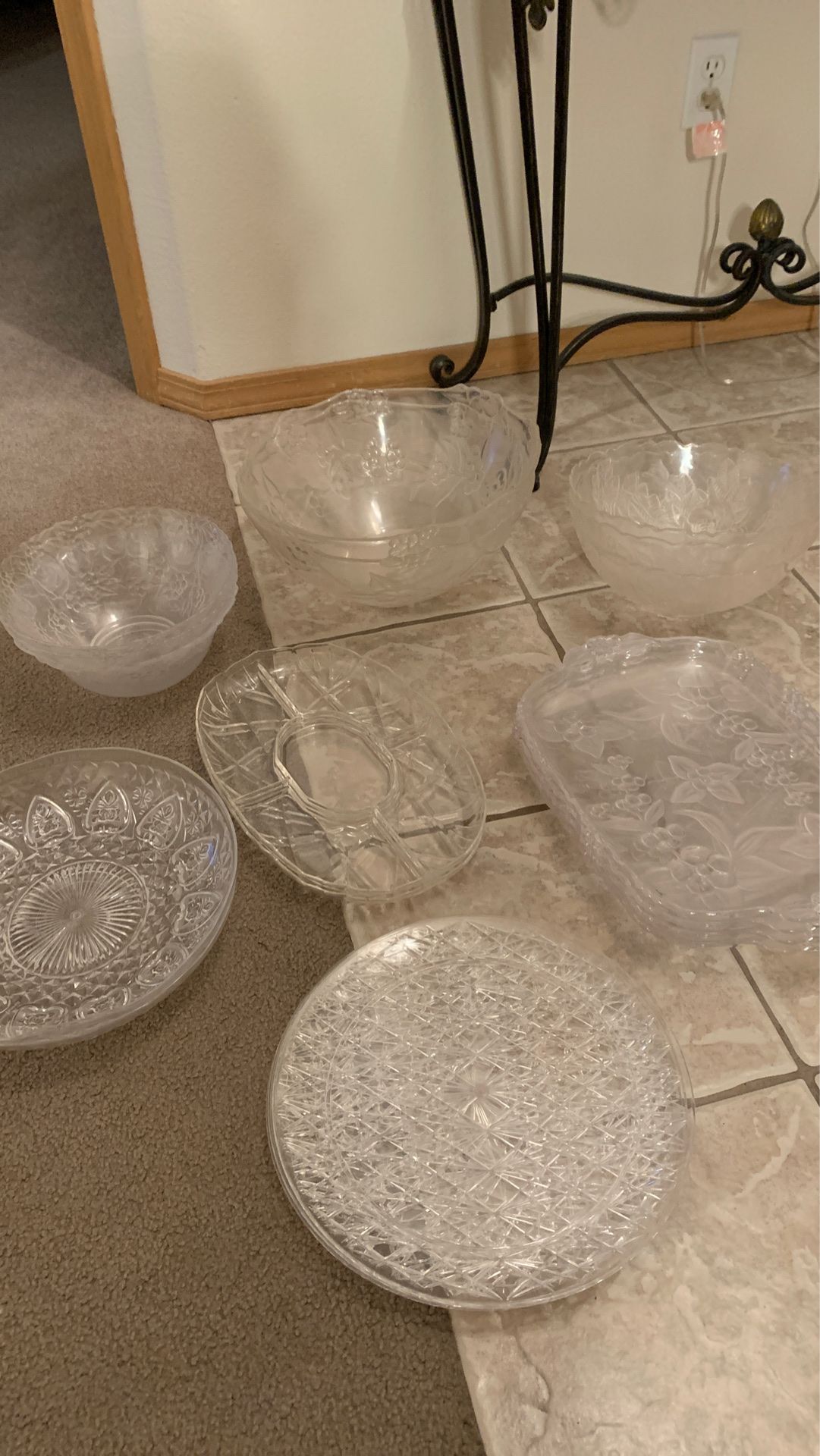 Plasticware 19 pieces