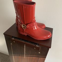 MK Red Rain boots sz 8