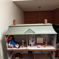 VINTAGE LARGE MADELINE DOLL HOUSE