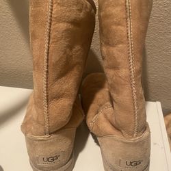 Ugg Size 6 W