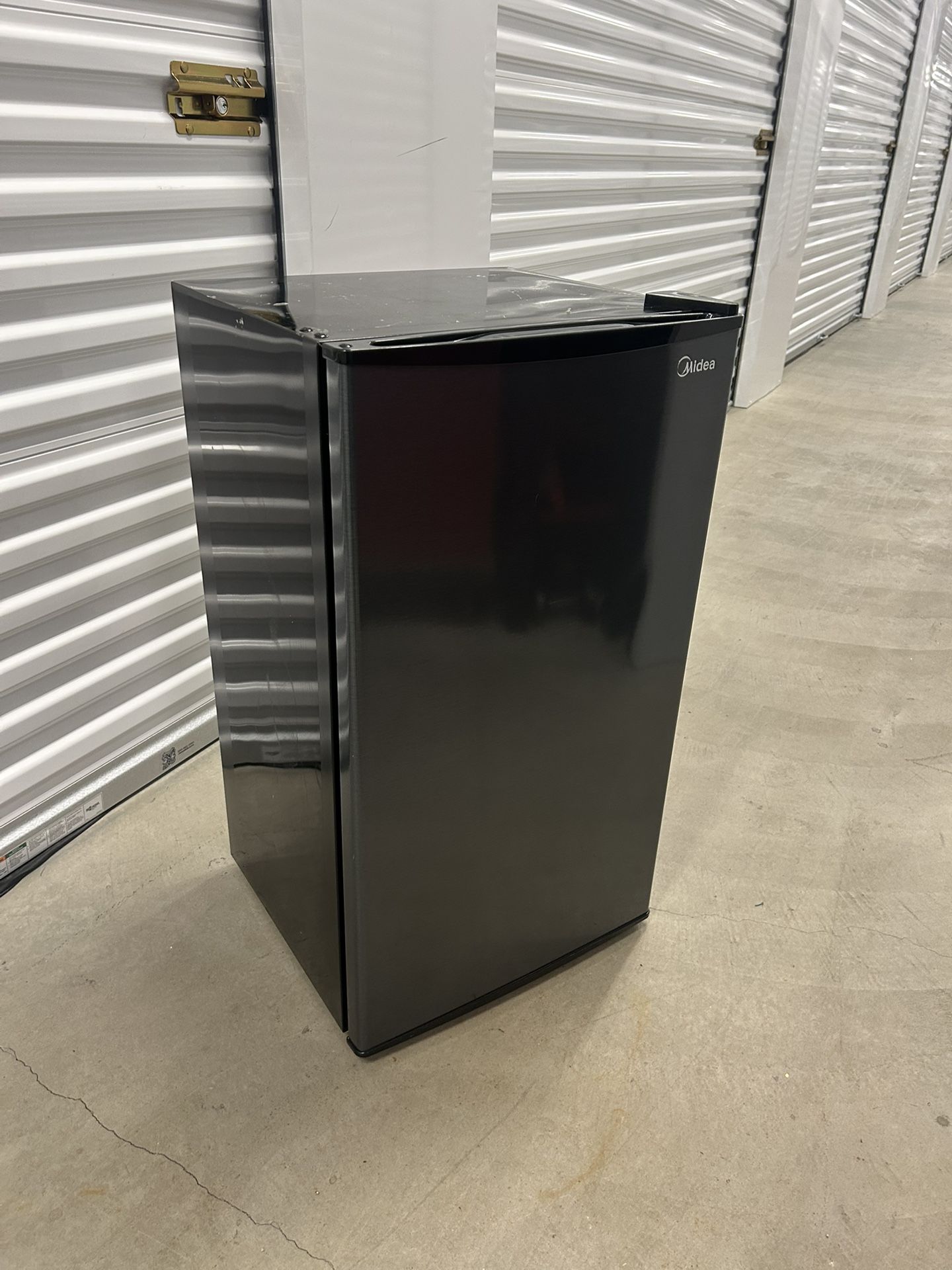 Midea Mini Fridge 