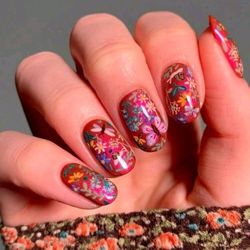 24 PCS PRESSED ON NAILS 