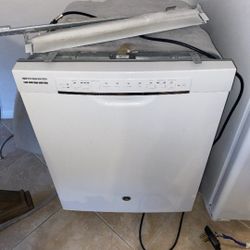 3 Appliances .cook Top,oven,dishwasher