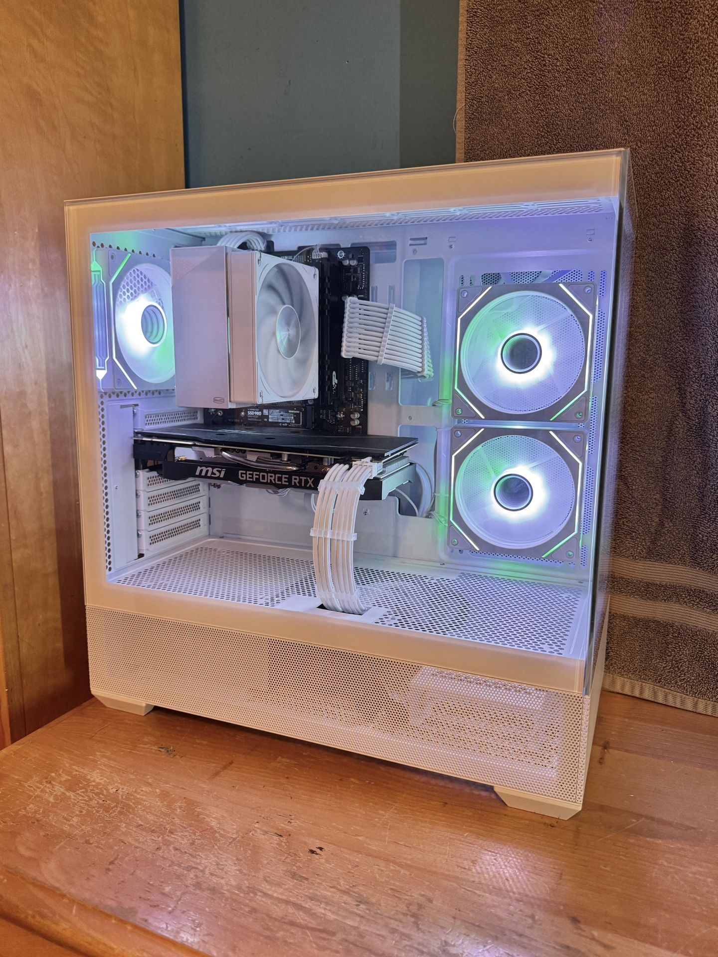 White Nvidia RTX Gaming PC - Ryzen 7, 1TB NVMe, Windows 11 Pro, RGB