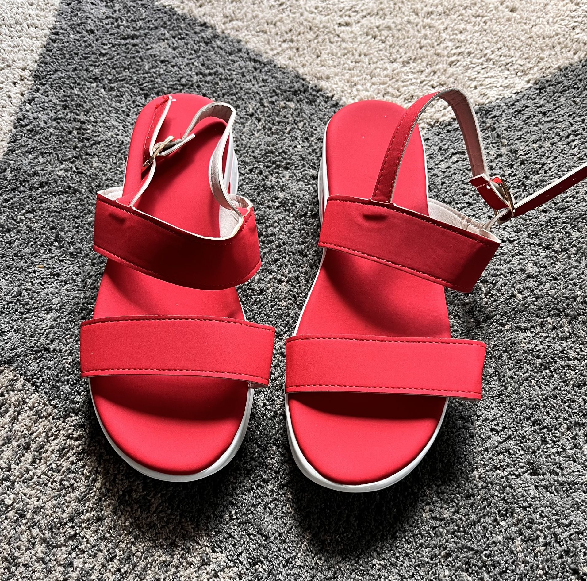Casual Open Toe Sandler Red White Sole Size 7