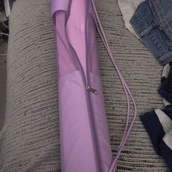 Like New very nice yoga mat with Karrie case only $15 firm