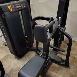 Matrix ultra seated row commercial gym equipment exercise fitness weight machine