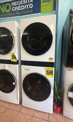  LG WashTower Laundry Center 4.5 Cu.Ft. Front Load Washer & 7.4 Cu.Ft. Gas Dryer in White w/ Steam (WKGX201HWA)