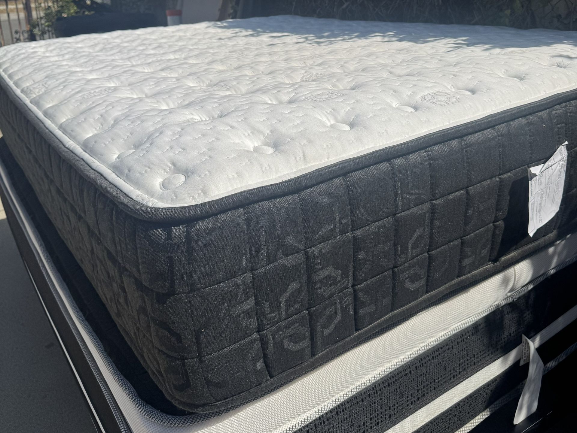 Two Queen Mattress In Very Good Conditions And Confortables $150 Each