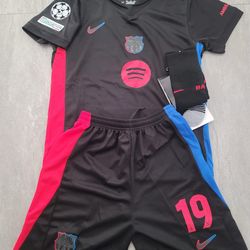 Kids Barcelona 24/25 ‘Lamine Yamal 19’ size 28 Youth 2XL for ages 12-13 years old