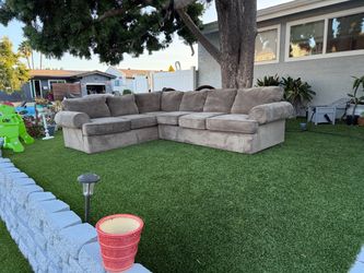 L-shaped sofa /couch