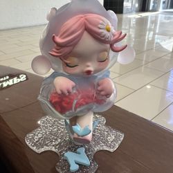 Popmart Skullpanda hand In Hand Figurine