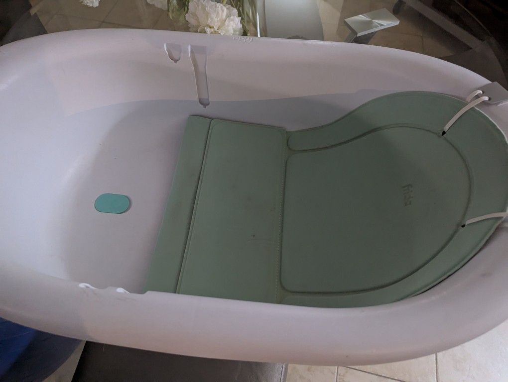 Frida 4-in-1 Baby Bath