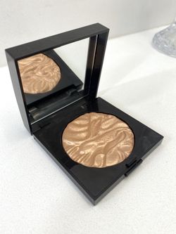 Laura mercier face illuminator