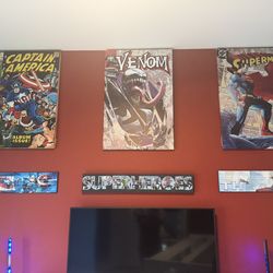9 Marvel and DC Pictures Like New