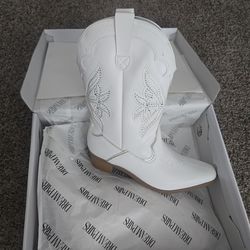 Girls Boots Size 5 new