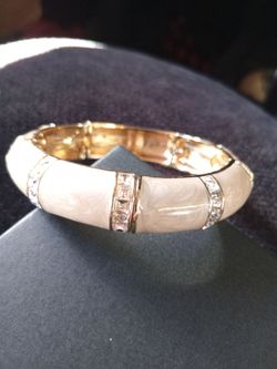 Park lane pink beigh enemal gold tone cz accent stretch bangle