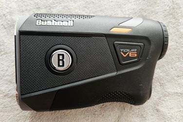BUSHNELLL V6 TOUR  RANGEFINDER