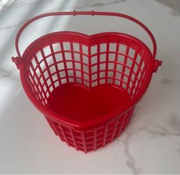 Bulk 12-Piece Red Heart Plastic Storage Baskets, Small Easter & Valentine Gift Baskets with Handles, Party Favor Containers