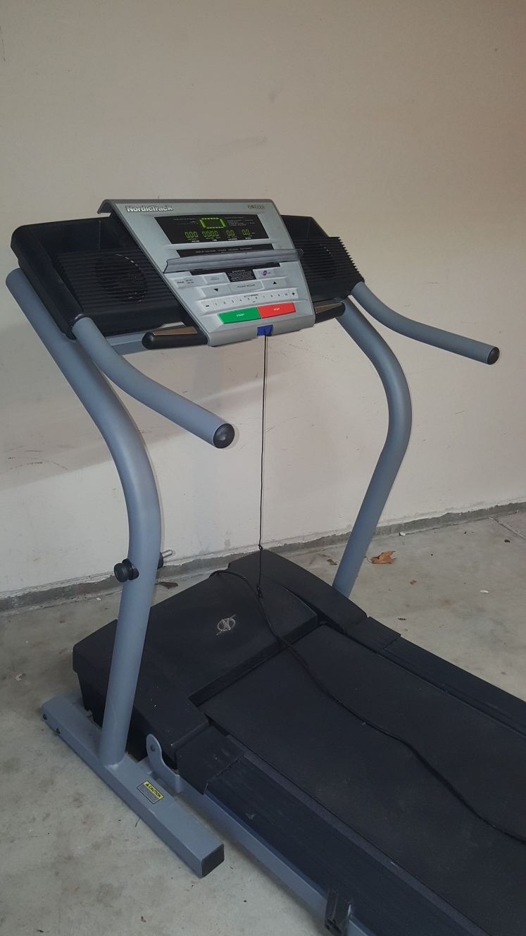 Treadmill NordicTrack C1800i for Sale in Yucaipa, CA OfferUp