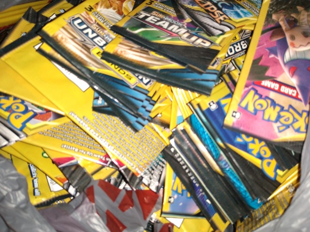 100 packs of Pokemon Mix (LAST ONE)