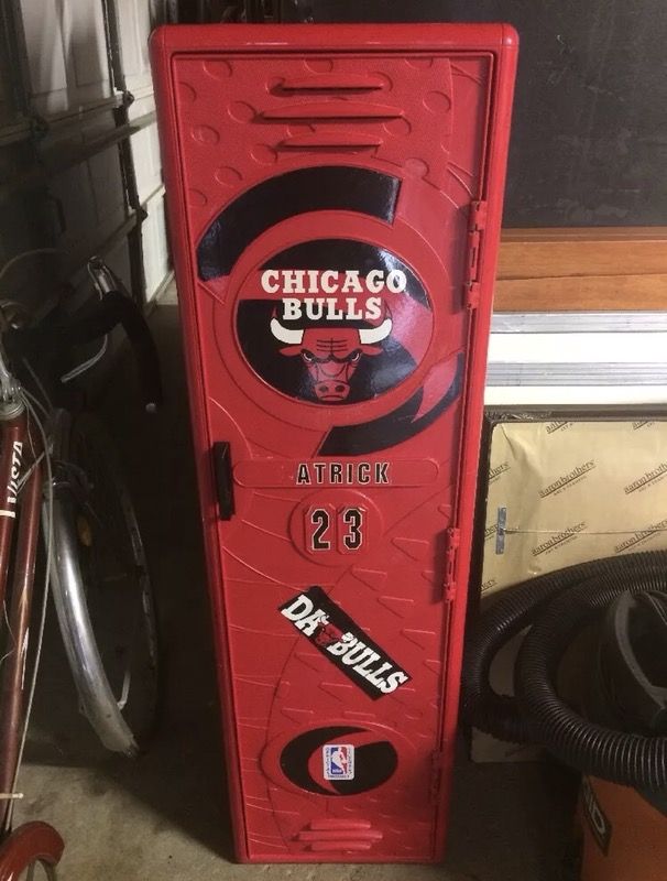 Vintage Chicago Bulls 23 Michael Jordan Storage Locker + matching