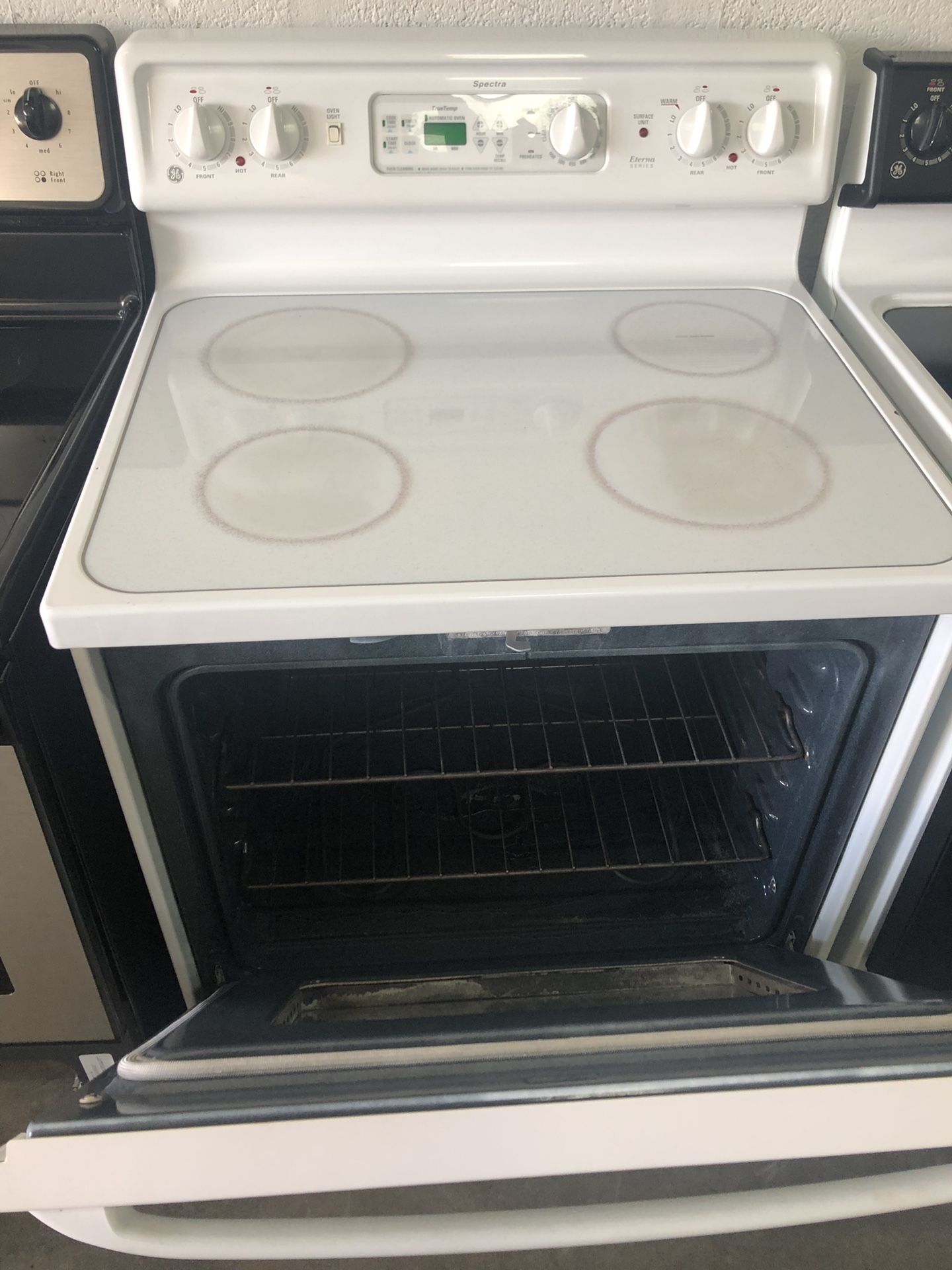 Espectra stove Works great and warranty for 3 month Funcionando bien y garantía de 3 meses Delivery and installation available (plus) Entrega eh inst