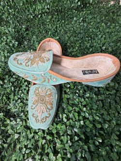 Mochi Ji Embroidered Flat Mules