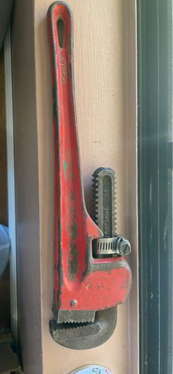 Pipe wrench