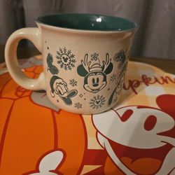 Disney Christmas Mickey Minnie Goofy Donald Daisy Mug