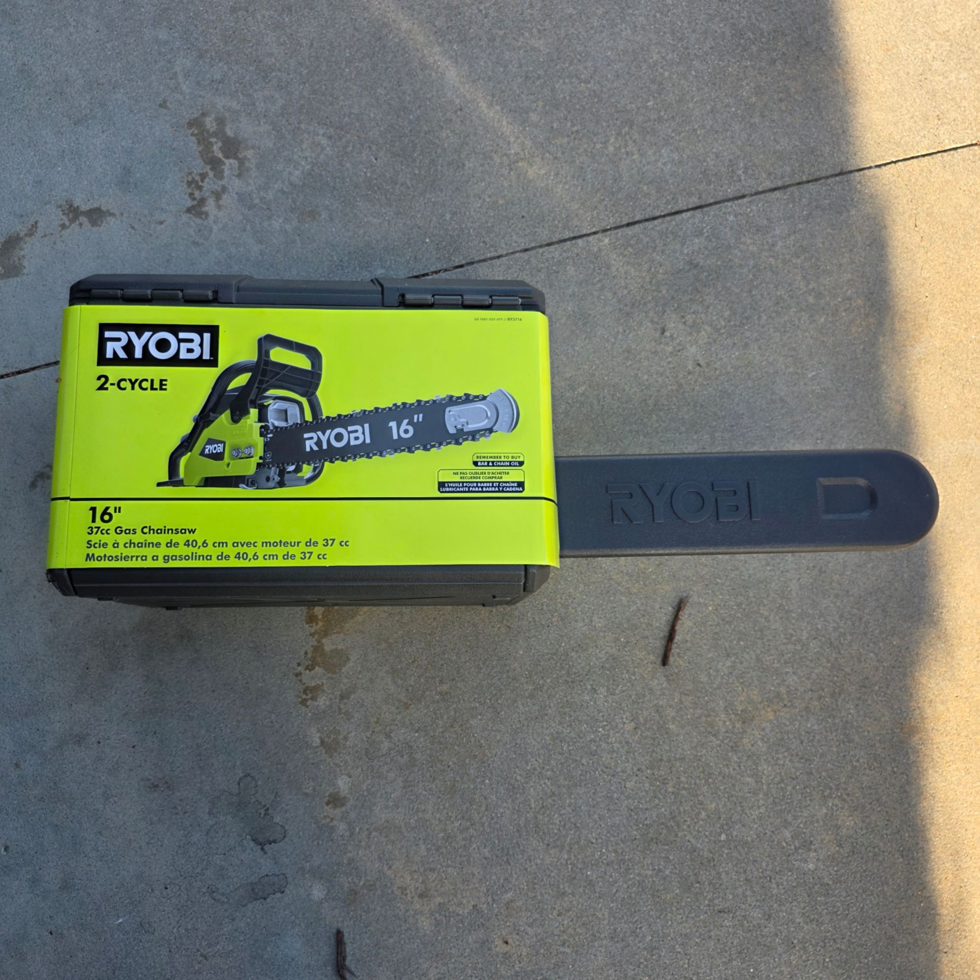 New Ryobi 16" Gas Chainsaw 37cc 2 clCycle RY3716