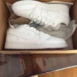 Air Jordan 1 Low “Triple White”