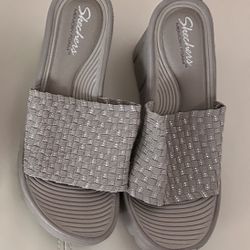 Skechers Woman's Wedge Sandal Luxe Foam Slip On Size 8
