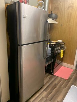 Estufa  de gas.   refrigerador.    $550 ser completo