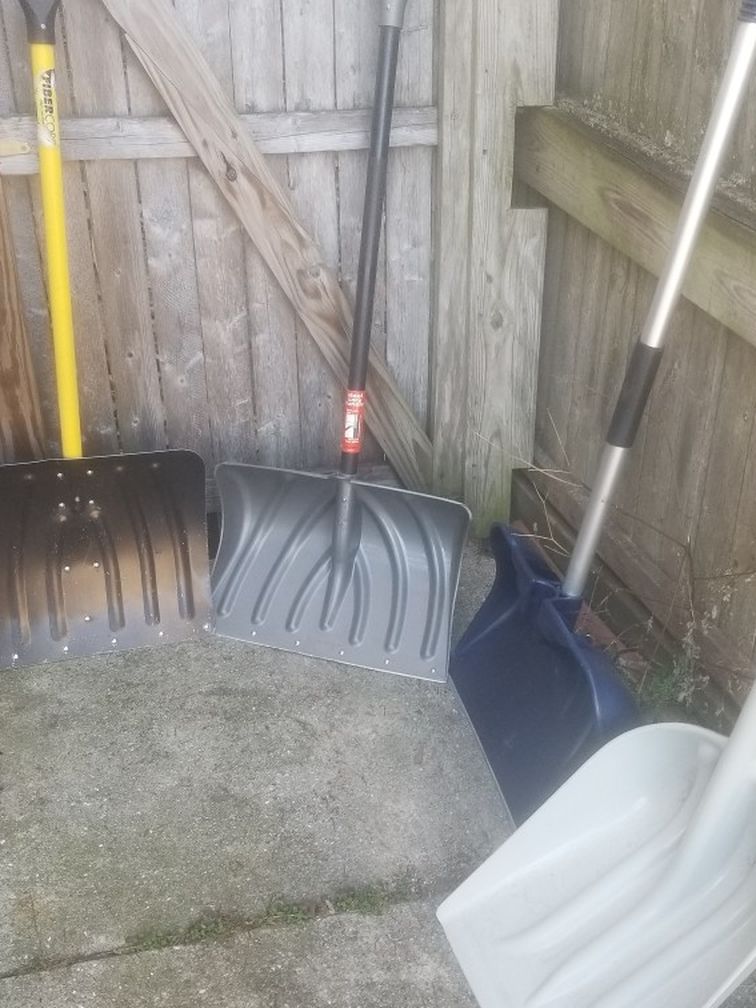 4 Shovels