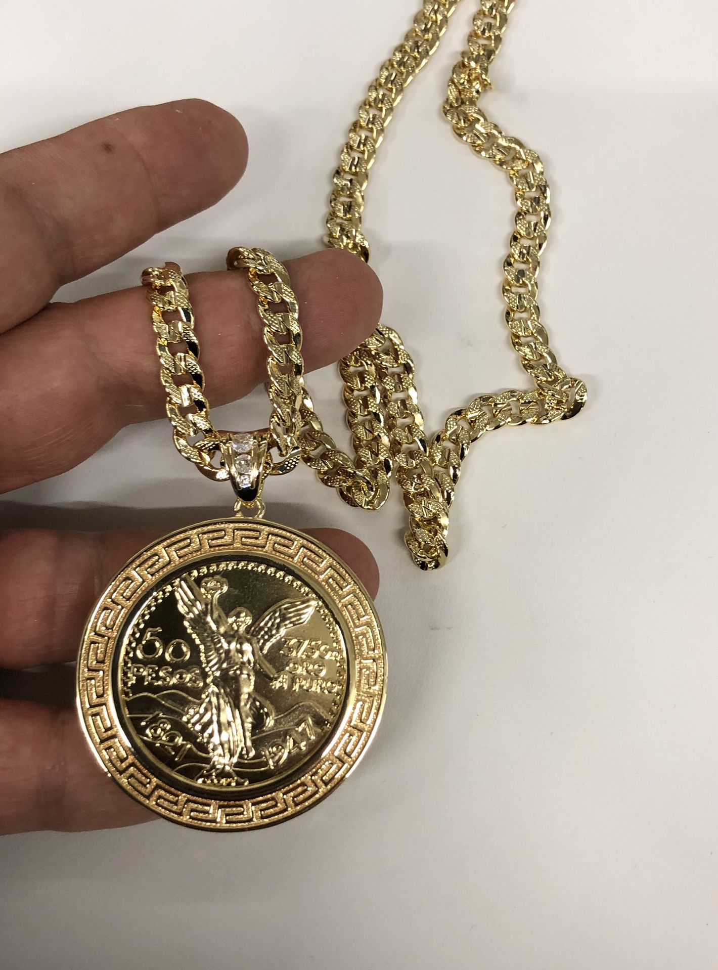 Saint Michael pendant and Cuban necklace 14k gold plated (stamped) very good quality ‼️