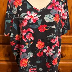 Catherine’s Petite Size 1X Black Flowered Tunic