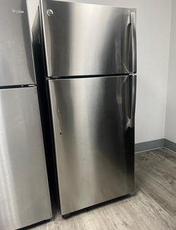 GE Top Freezer Fridge – Stainless, Clean Interior